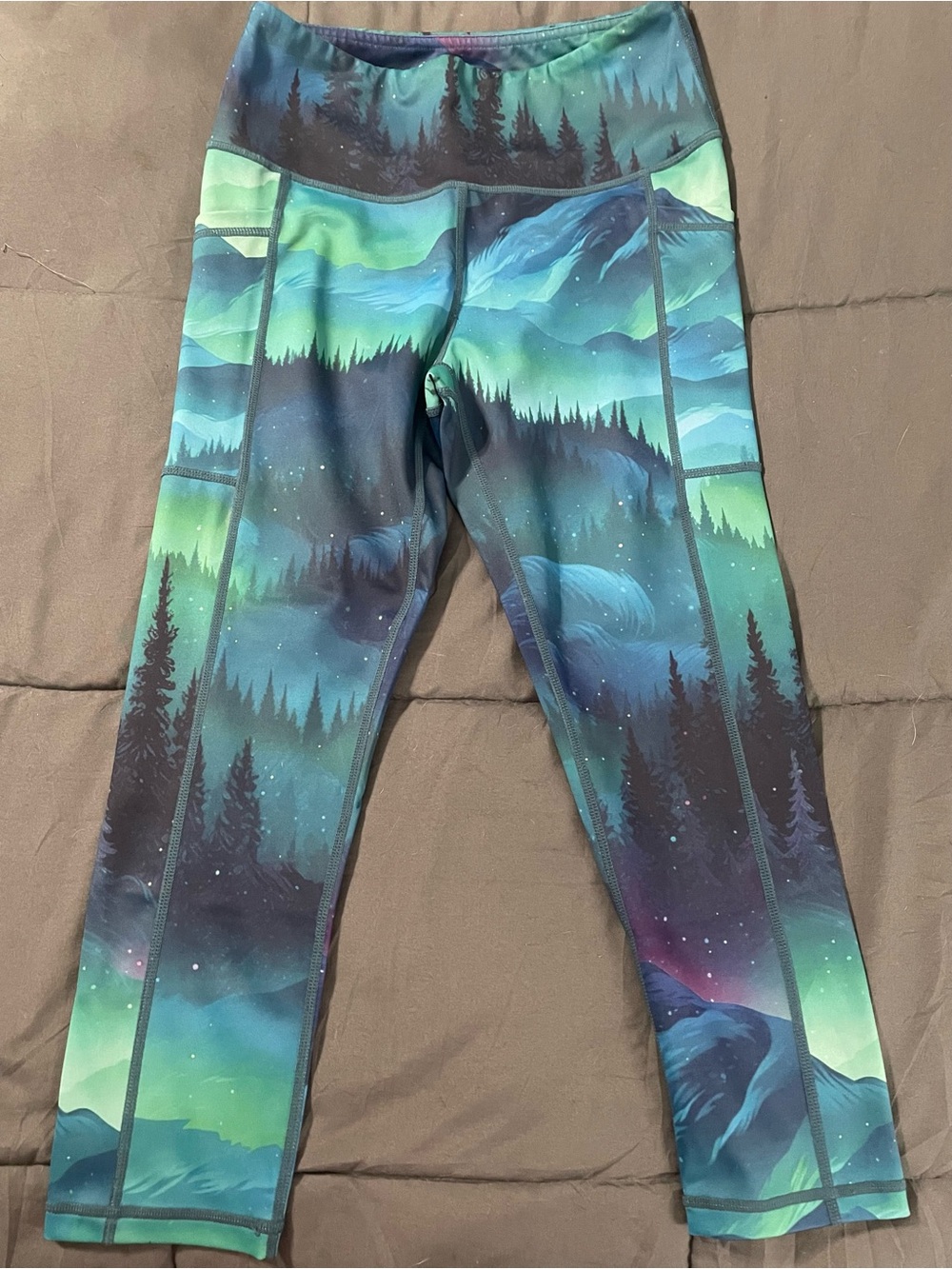 Constantly Varied Gear Aurora Borealis Print Capri Leggings - XS